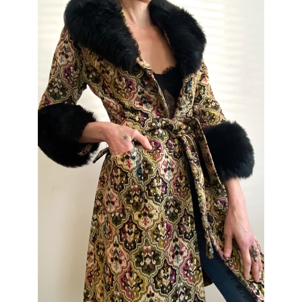 Private Collection: Vintage Tapestry Coat. Small - Picture 3 of 9